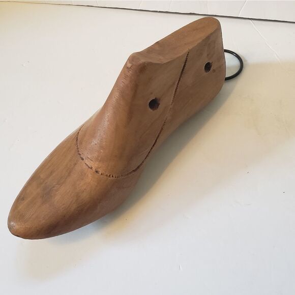 Wall Hanging Shoe Stretcher - Picture 3 of 8